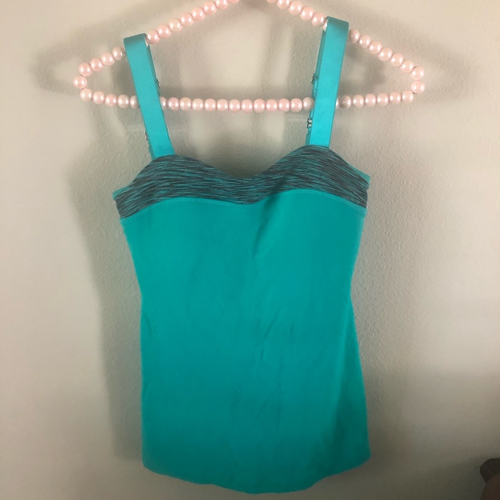 EUC lululemon size 4 tank top